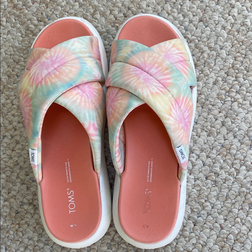 TOMS Pastel Tie-Dye Crisscross Slides with Coral Footbed. Womens size 9 - Picture 2 of 4